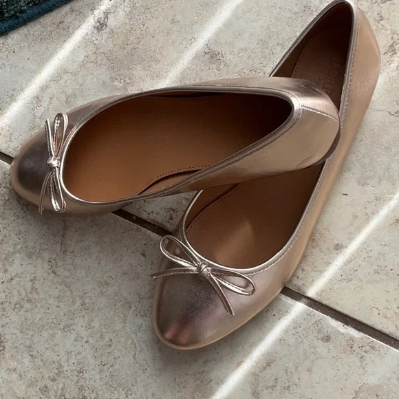 GOLD J CREW FLATS - Picture 4 of 4